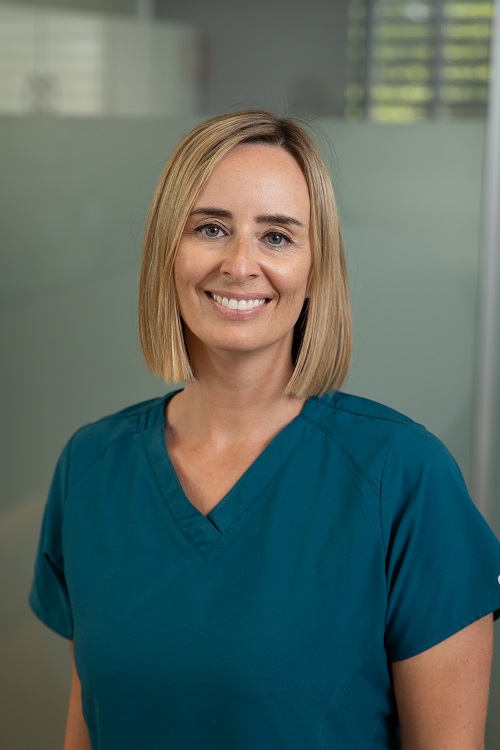 DR. CATRIONA MACRAE